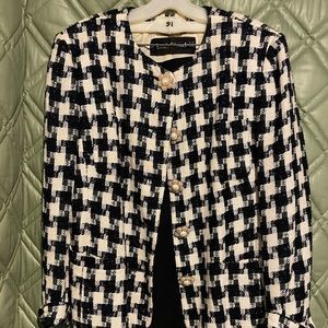 Ladies dressy two pice set. Excellent condition smoke free and pet free home.